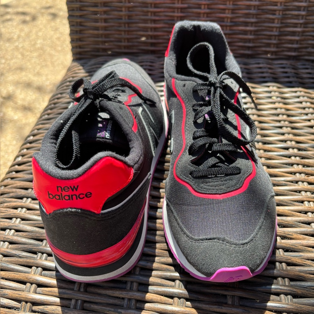 Like New-New Balance Women's Sola Sleek V1 Sneaker